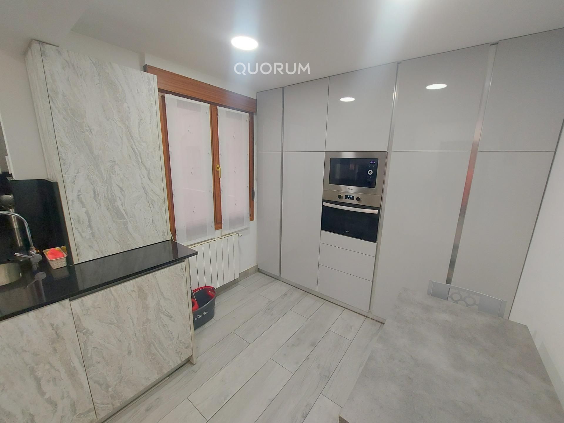 Cuina de Pis en venda en Bilbao  amb Calefacció i Balcó