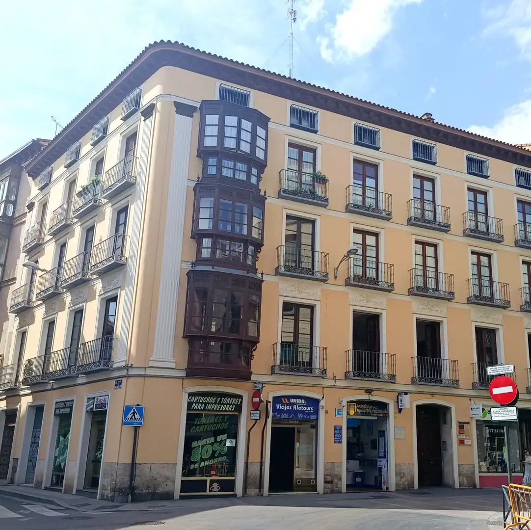 Vista exterior de Oficina de alquiler en Valladolid con Balcón