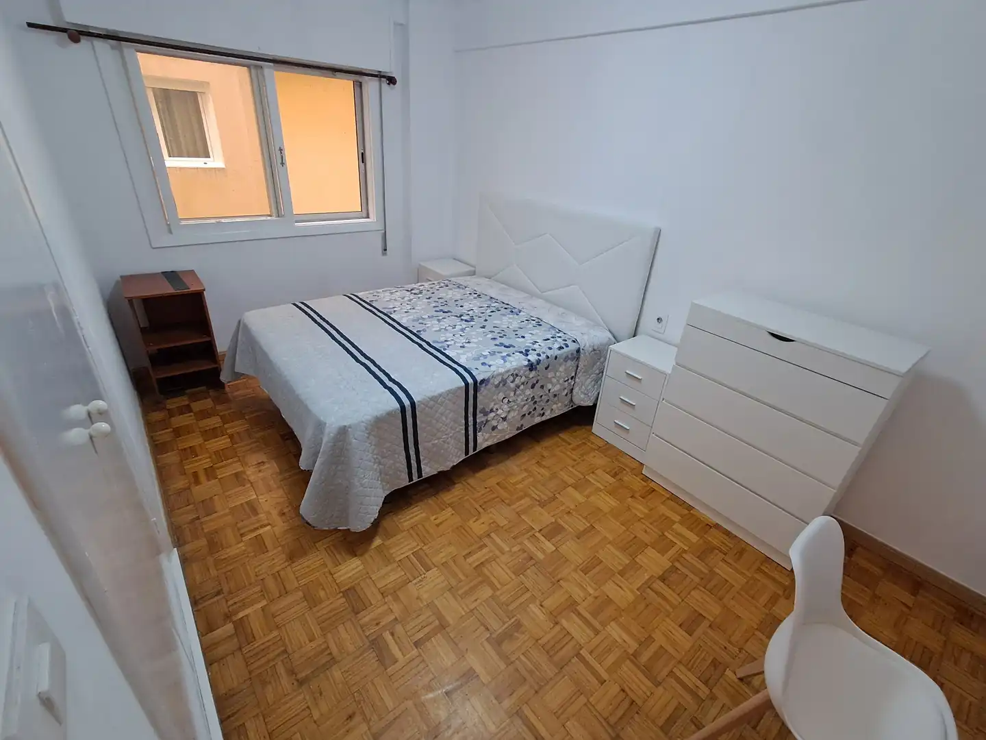 Bedroom of Flat for rent in Vigo   with Parquet flooring, Furnished and Oven