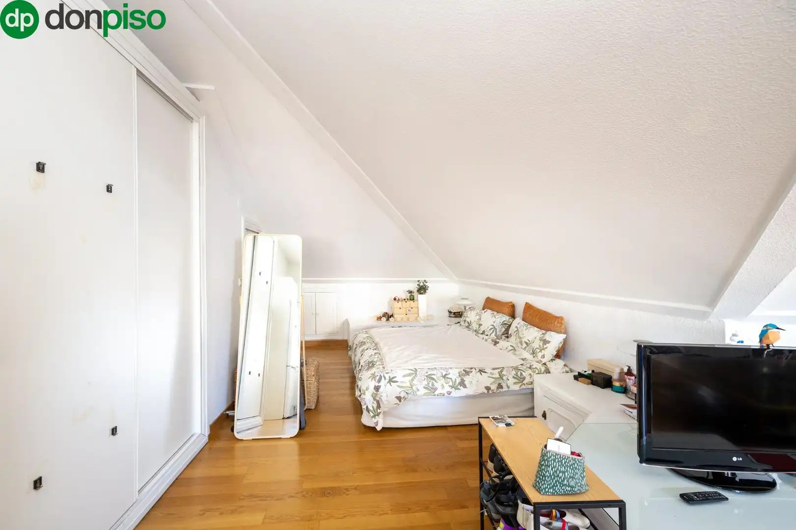 Habitación de Estudio en venta en Granada con Terraza y Balcón