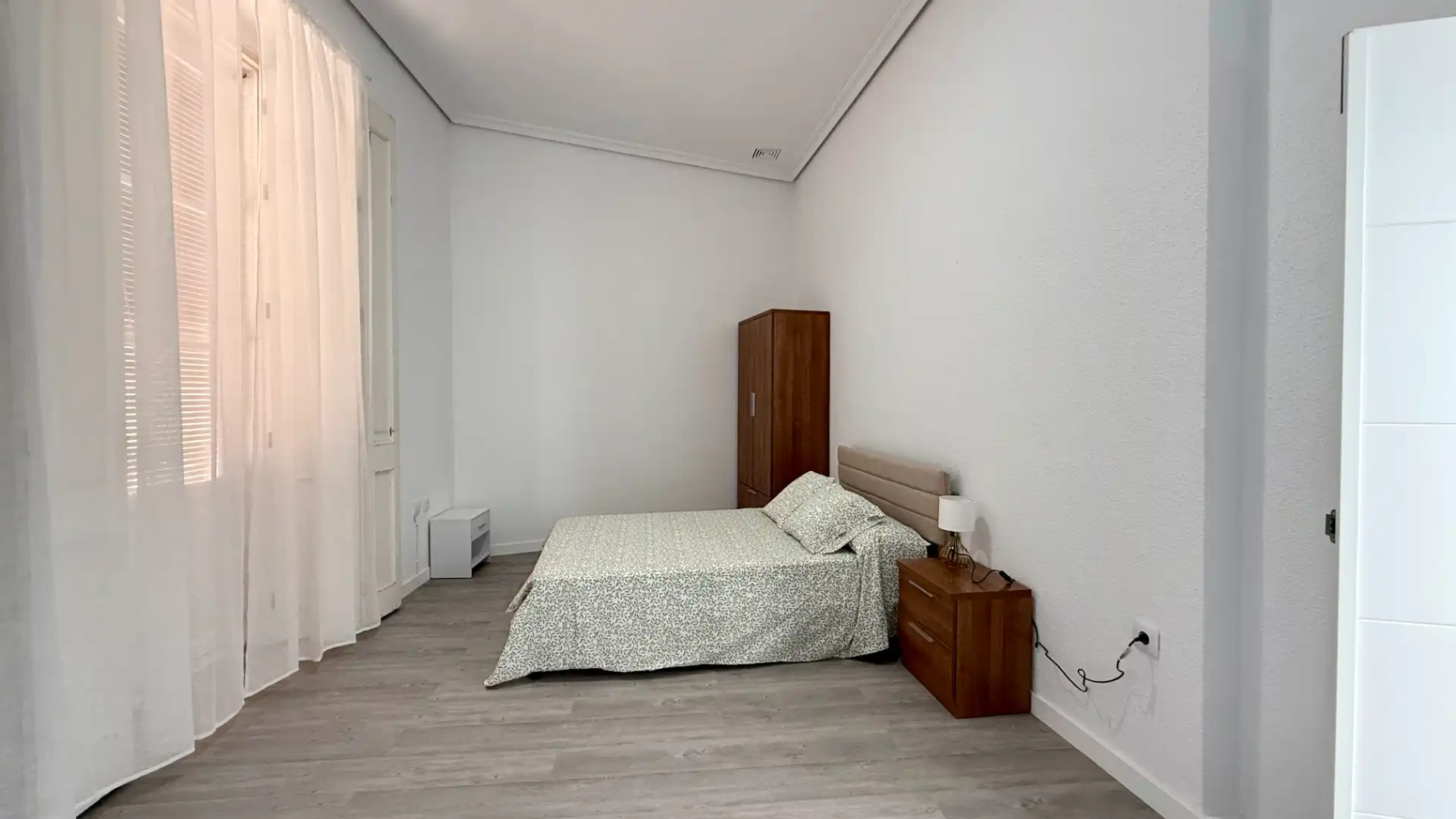 Habitación de Piso de alquiler en Cádiz con Amueblado, Horno y Lavadora