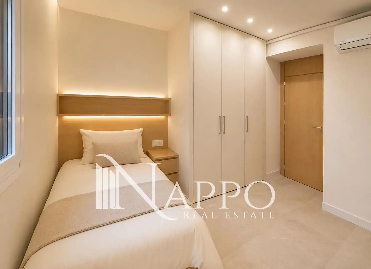 Bedroom of Flat for sale in Madrid  with Air Conditioner, Heating and Oven