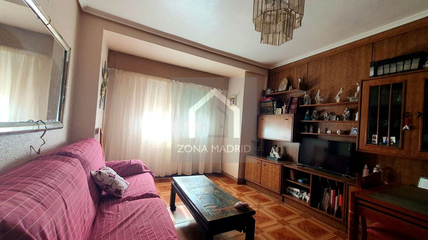 Living room of Flat for sale in  Madrid Capital  with Storage room