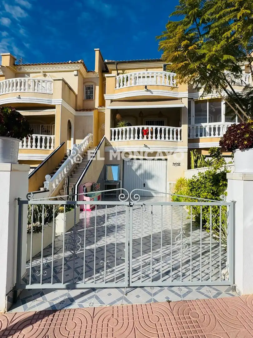 Vista exterior de Casa adosada en venta en Rojales con Aire acondicionado, Calefacción y Jardín privado