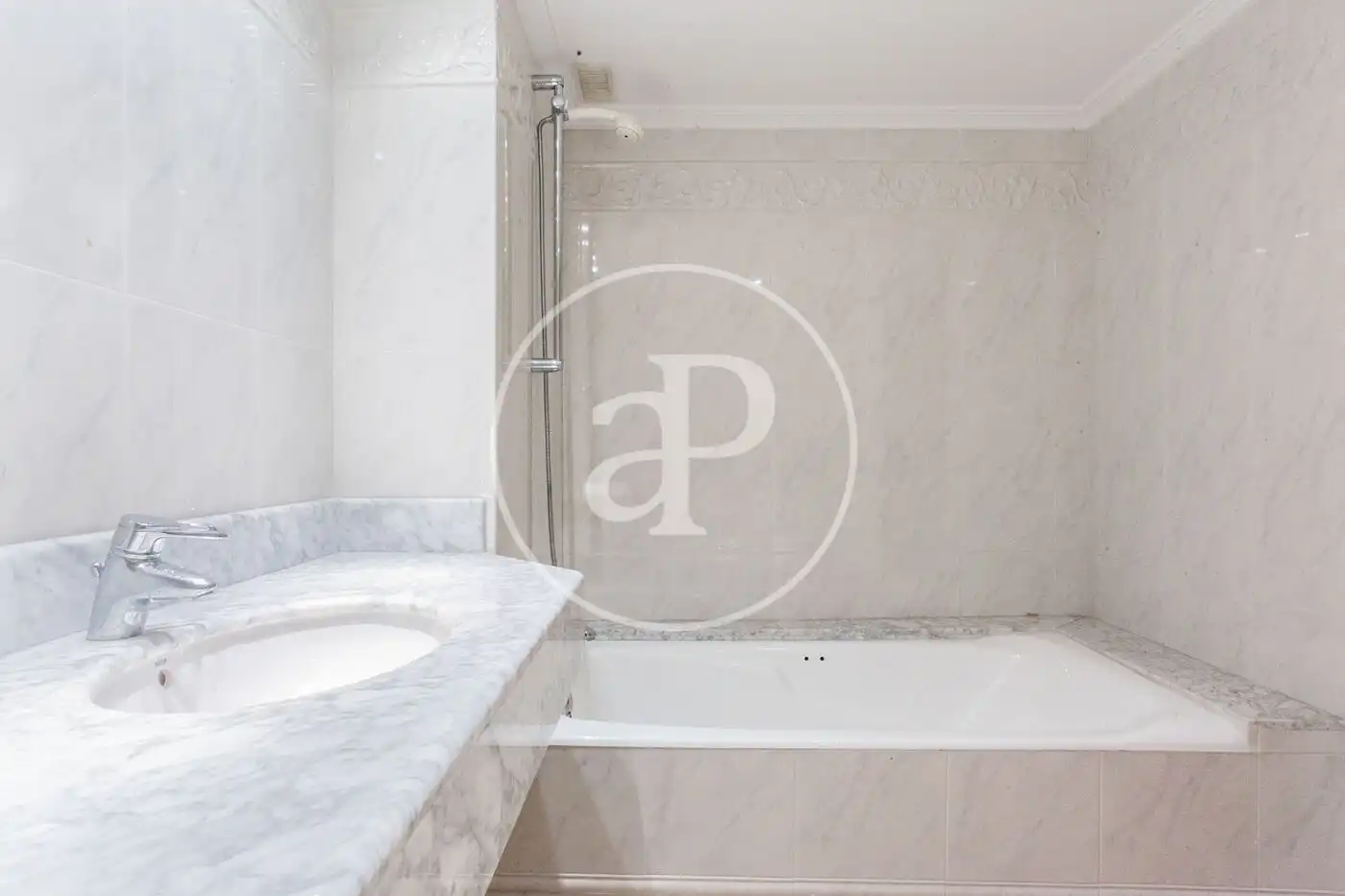 Bathroom of Flat for sale in Alicante / Alacant  with Air Conditioner, Heating and Storage room