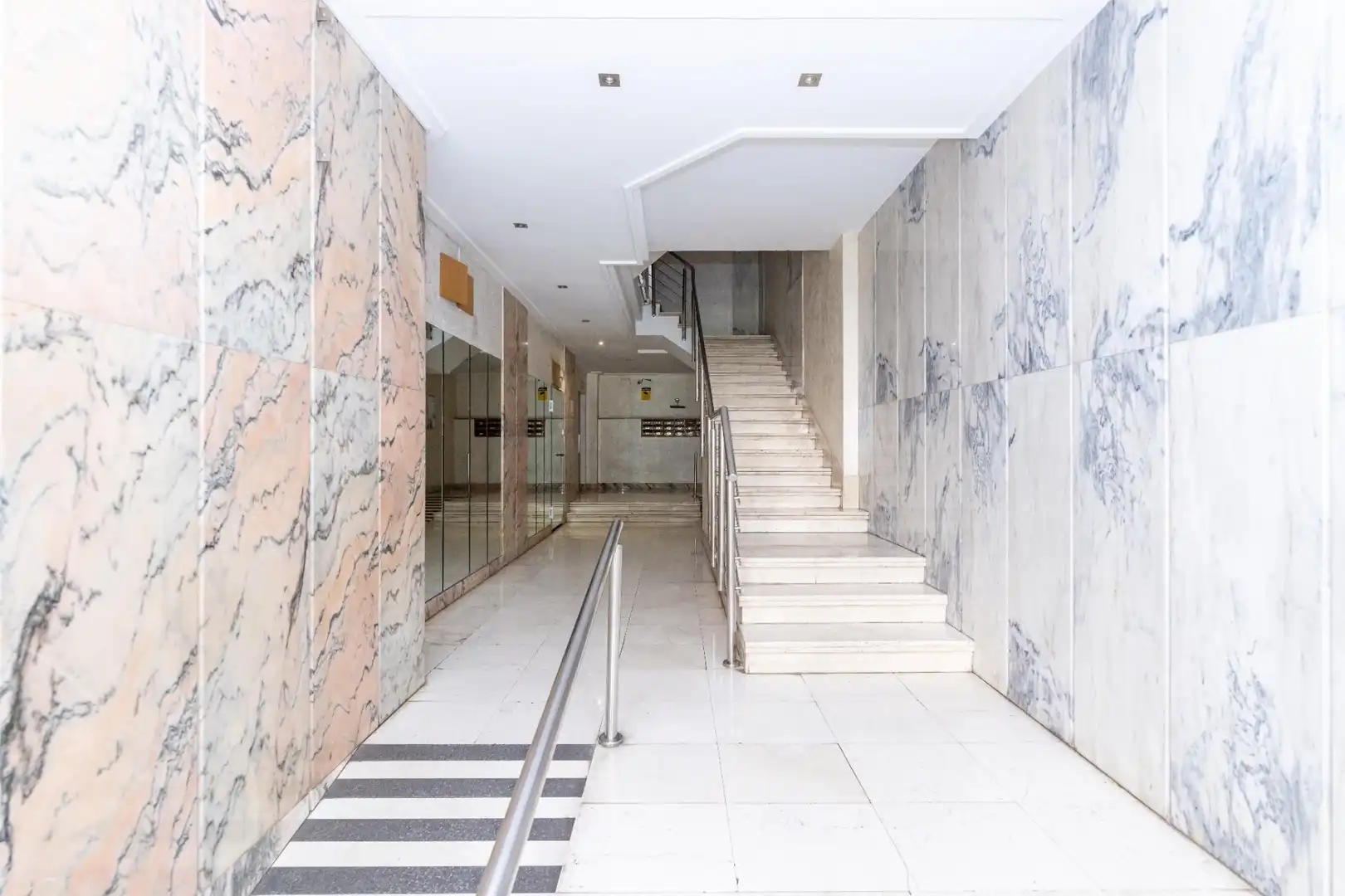 Flat for rent in Granada  with Air Conditioner, Furnished and Balcony