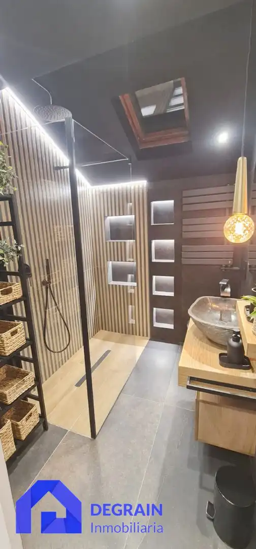 Bathroom of Flat for rent in Oviedo   with Furnished