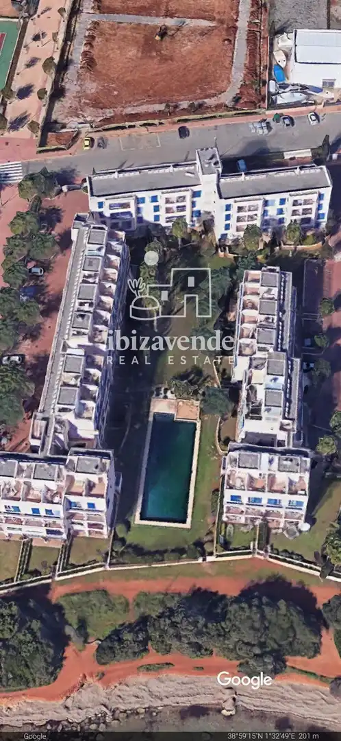 Außenansicht von Dachboden zur Miete in Santa Eulària des Riu mit Terrasse, Schwimmbad und Möbliert