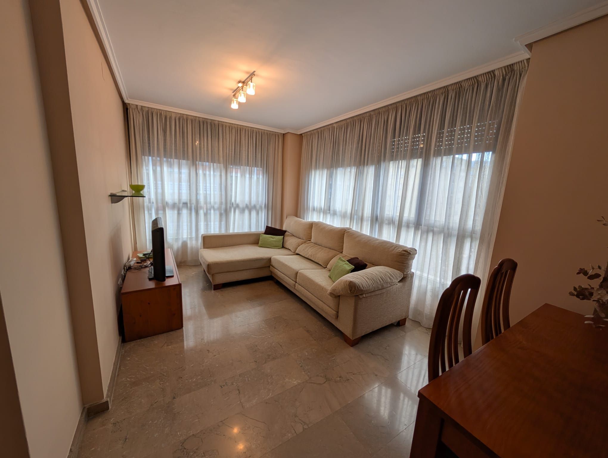 Sala d'estar de Apartament de lloguer en  Valencia Capital amb Aire condicionat, Calefacció i Jardí privat