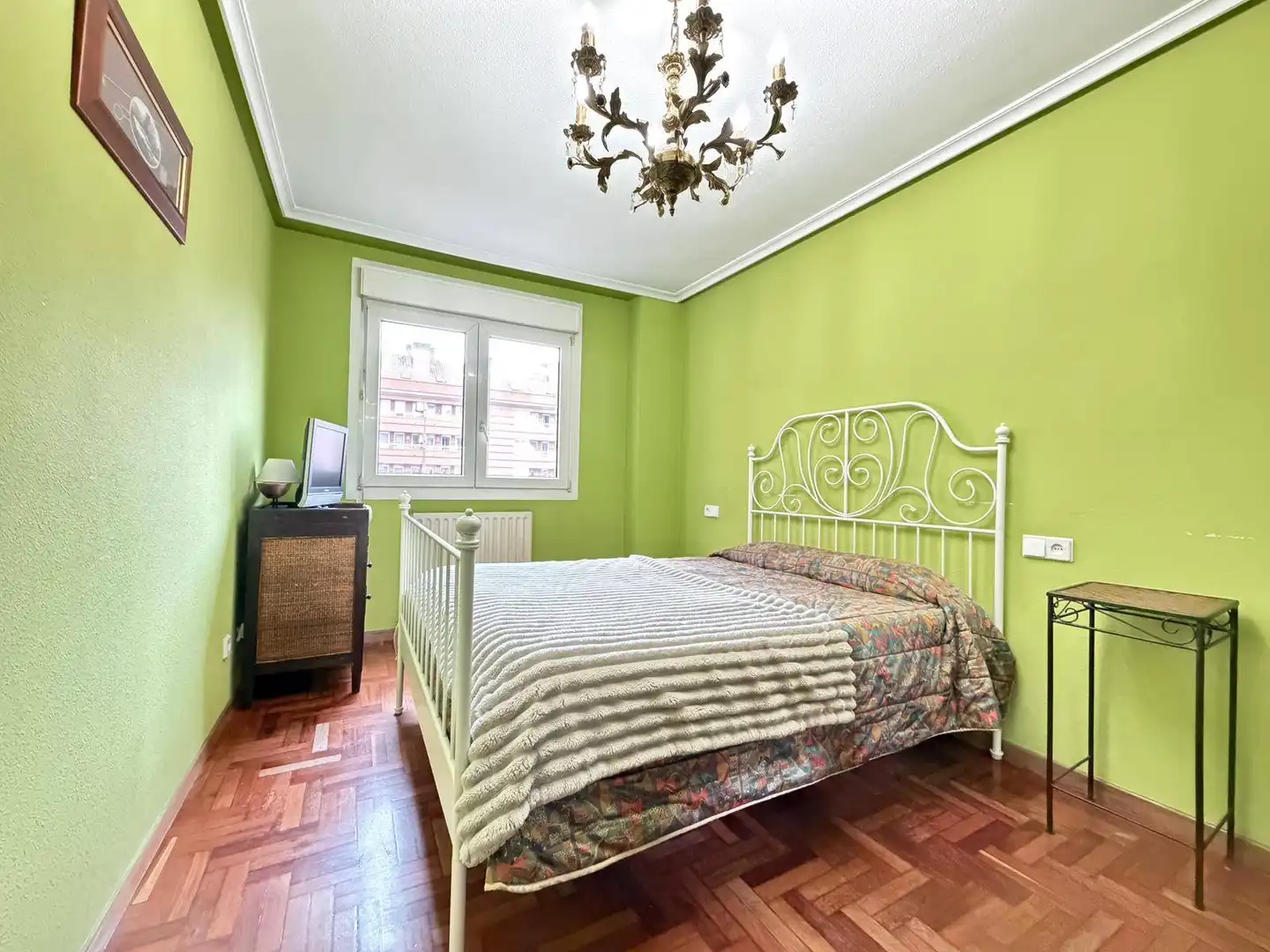 Habitación de Piso en venta en Gijón  con Calefacción, Parquet y Terraza