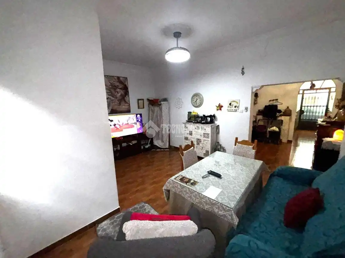 Casa aparellada amb terrassa en venda a Los Palacios y Villafranca, imagen 9