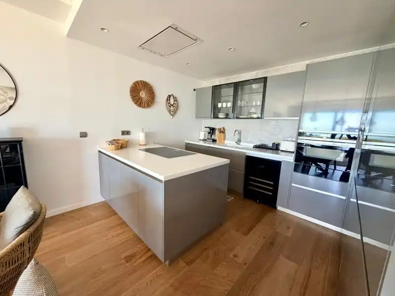 Küche von Wohnung zur Miete in La Alcaidesa mit Klimaanlage, Heizung und Privatgarten