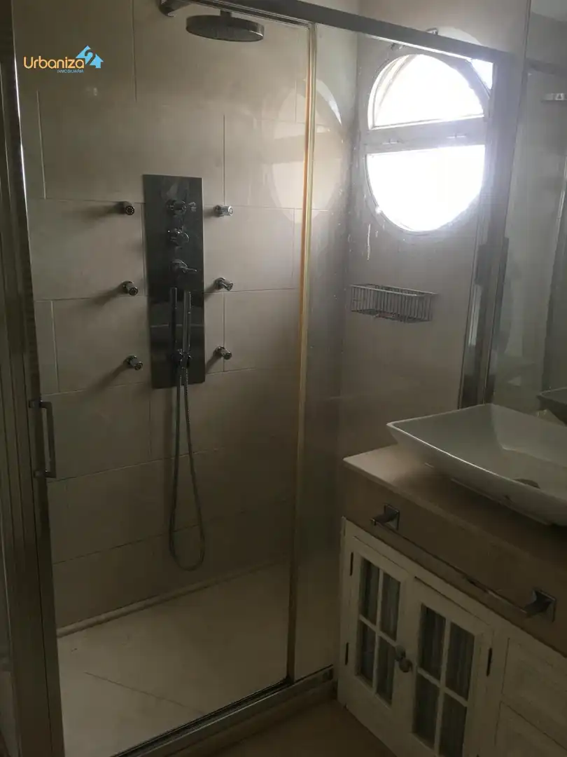 Bany de Casa adosada en venda en Badajoz amb Calefacció, Terrassa i Piscina comunitària