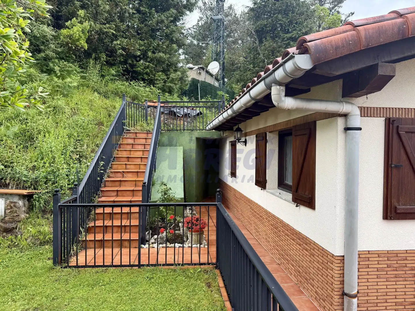 Vista exterior de Casa o xalet en venda en Mutriku amb Calefacció, Jardí privat i Traster
