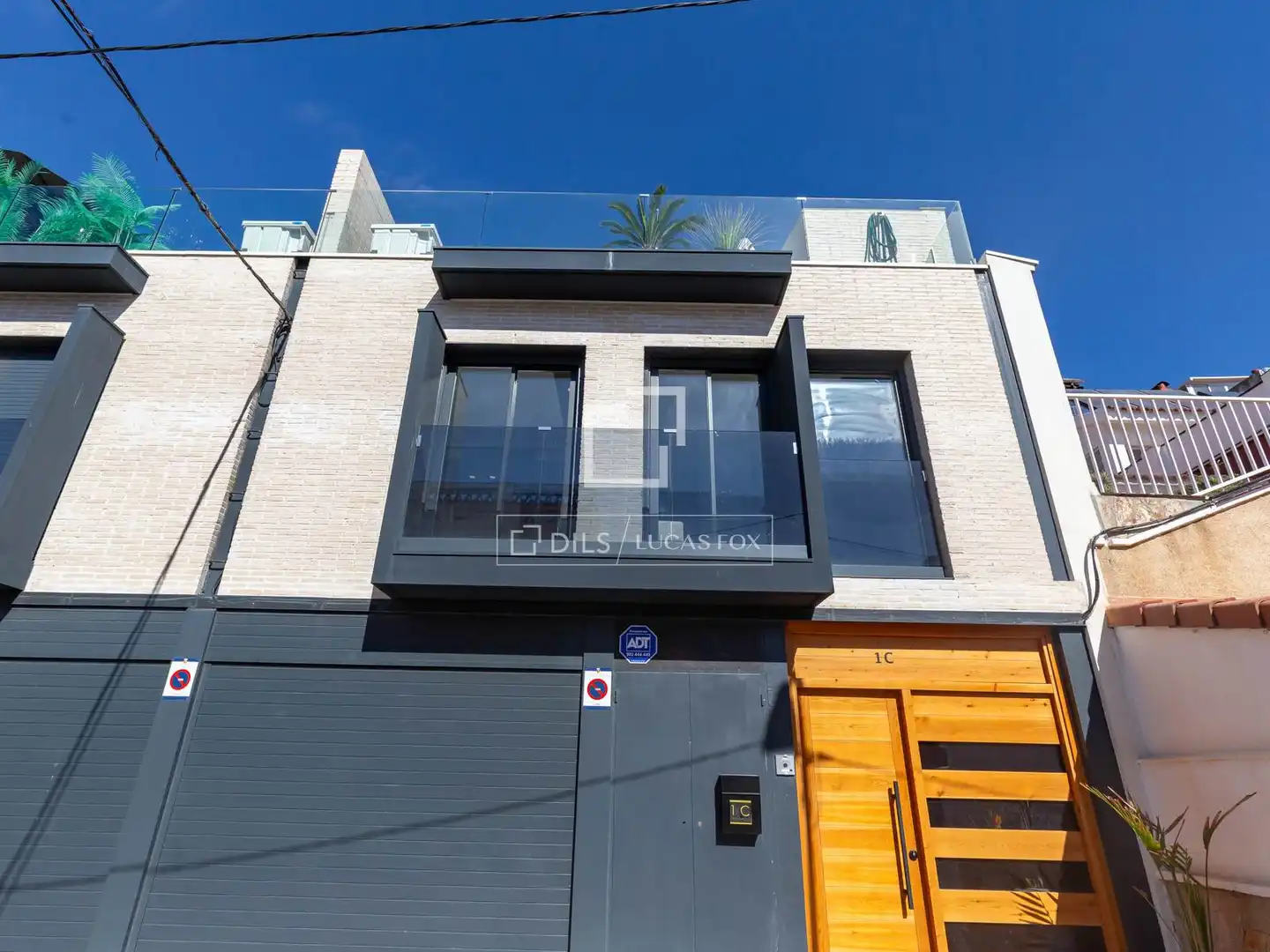Vista exterior de Casa o xalet en venda en Esplugues de Llobregat amb Aire condicionat, Calefacció i Parquet