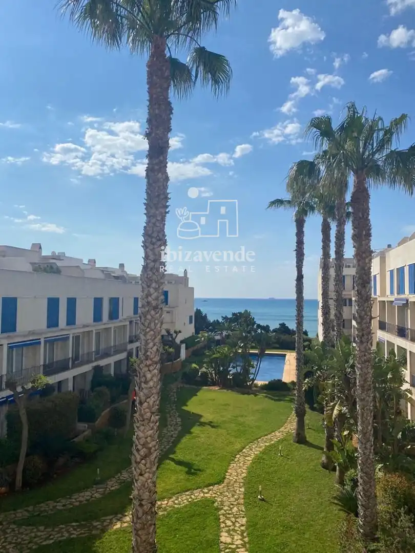 Schlafzimmer von Dachboden zur Miete in Santa Eulària des Riu mit Terrasse, Schwimmbad und Möbliert