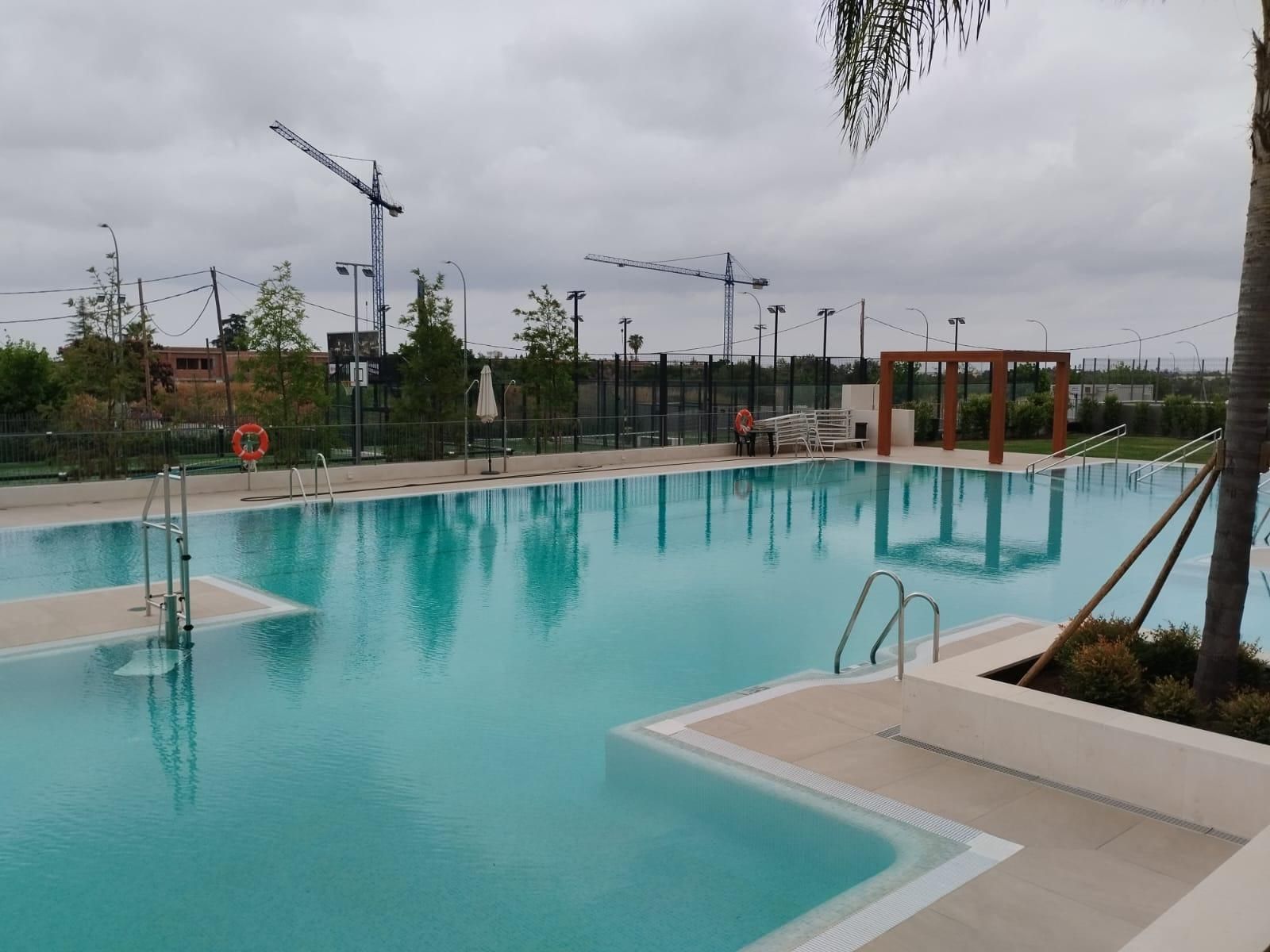 Swimming pool of Flat to rent in Mairena del Aljarafe  with Air Conditioner, Terrace and Storage room