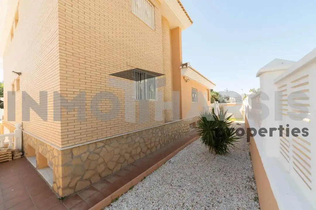 Villa mit Terrasse zum Verkauf in AVIACION (U) 1, imagen 16