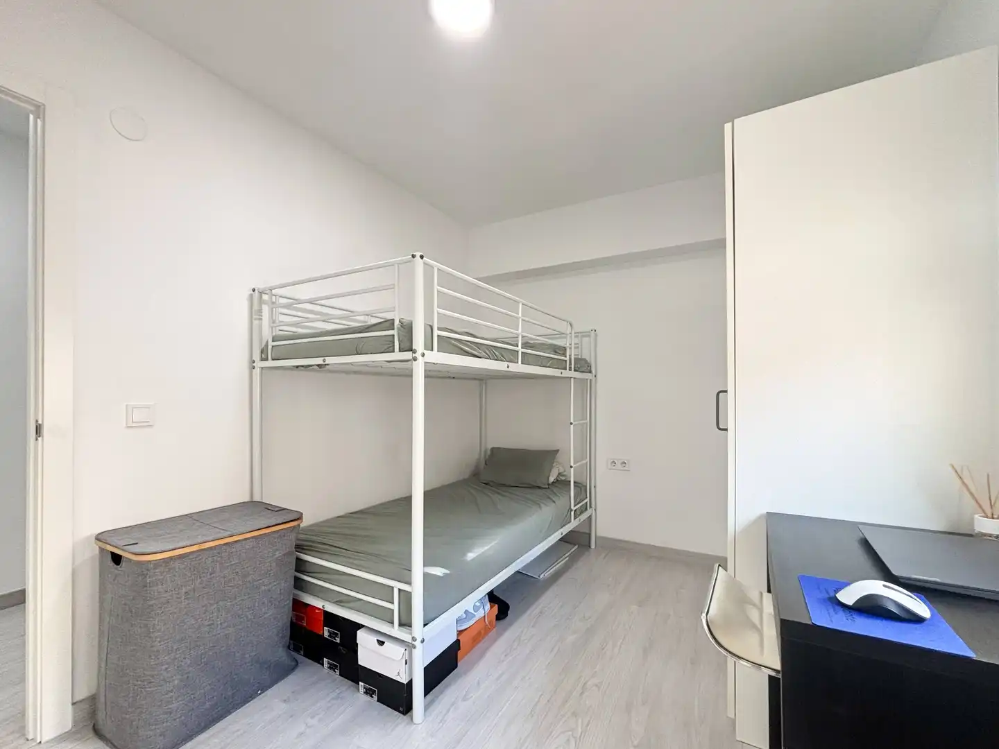 Bedroom of Flat for sale in Valencia  with Air Conditioner, Furnished and Balcony