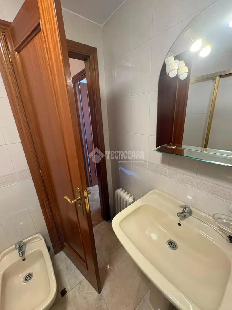 Bany de Casa adosada en venda en Valladolid amb Calefacció i Parquet