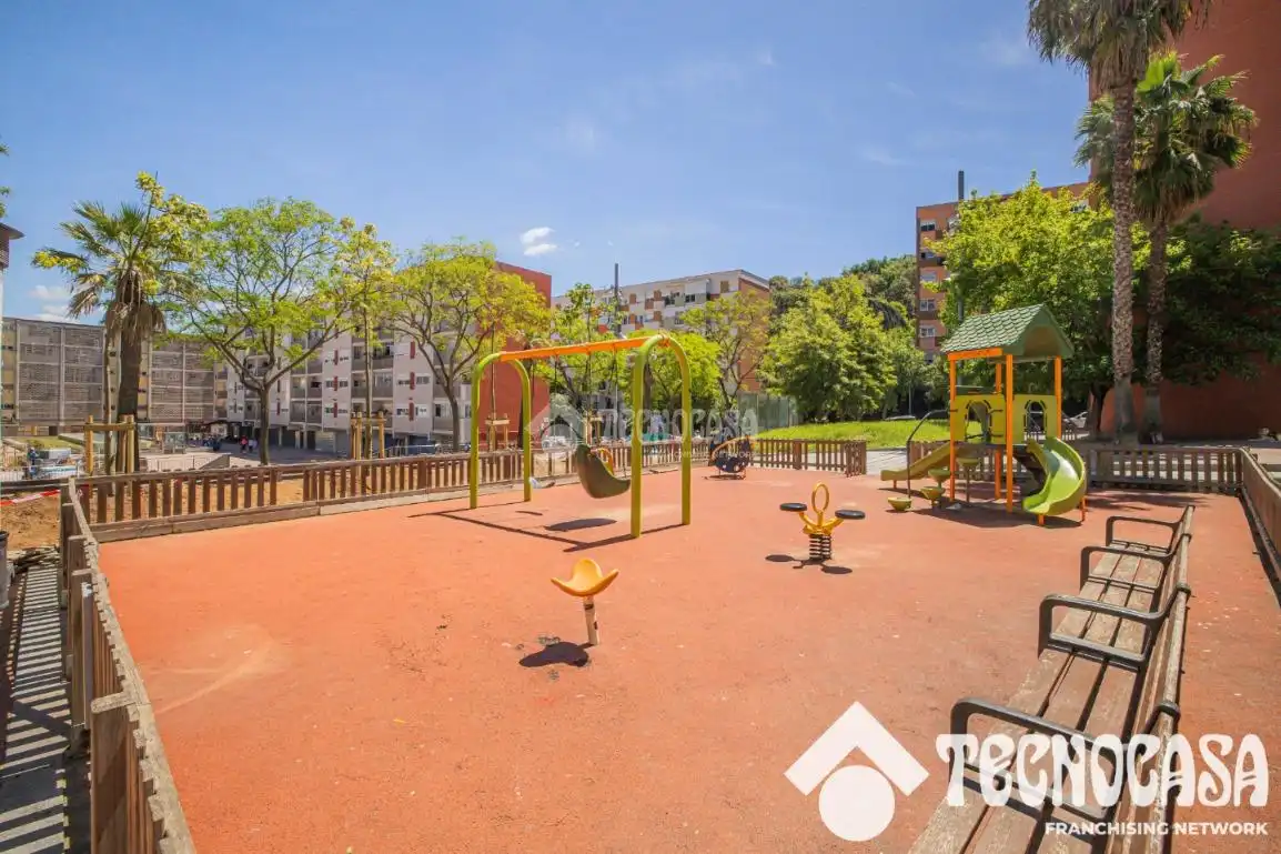 Vista exterior de Local en venda en Barcelona