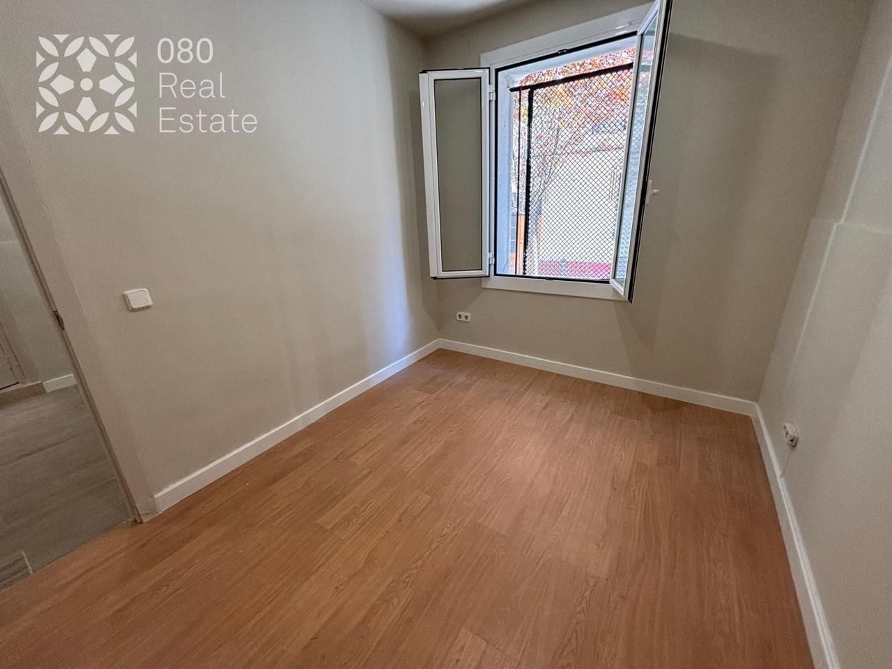 Bedroom of Planta baja for sale in  Barcelona Capital  with Parquet flooring