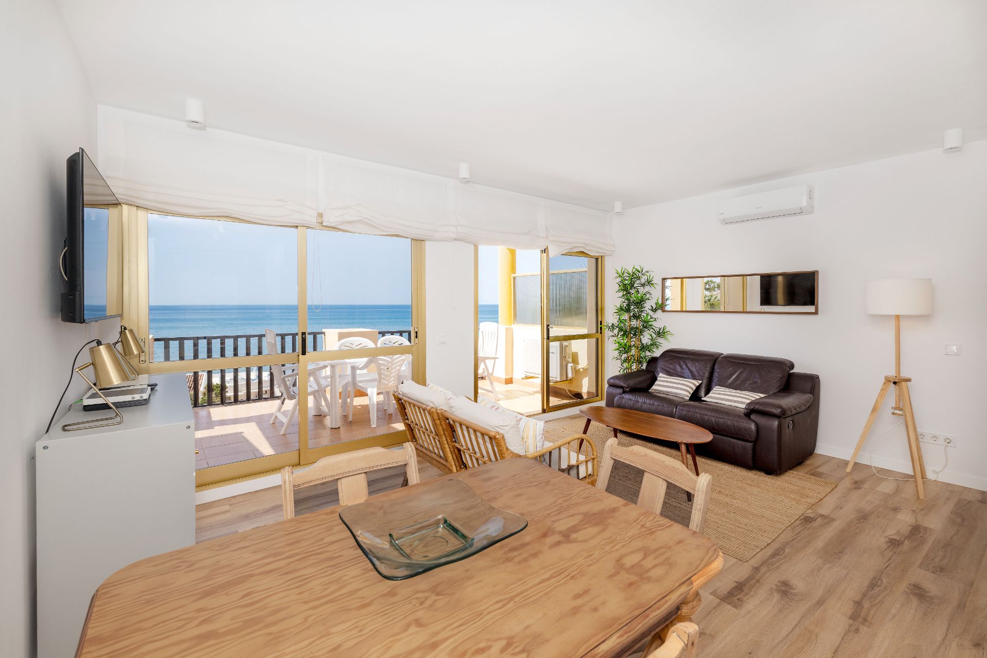 Sala d'estar de Àtic en venda en Marbella amb Aire condicionat, Terrassa i Piscina comunitària