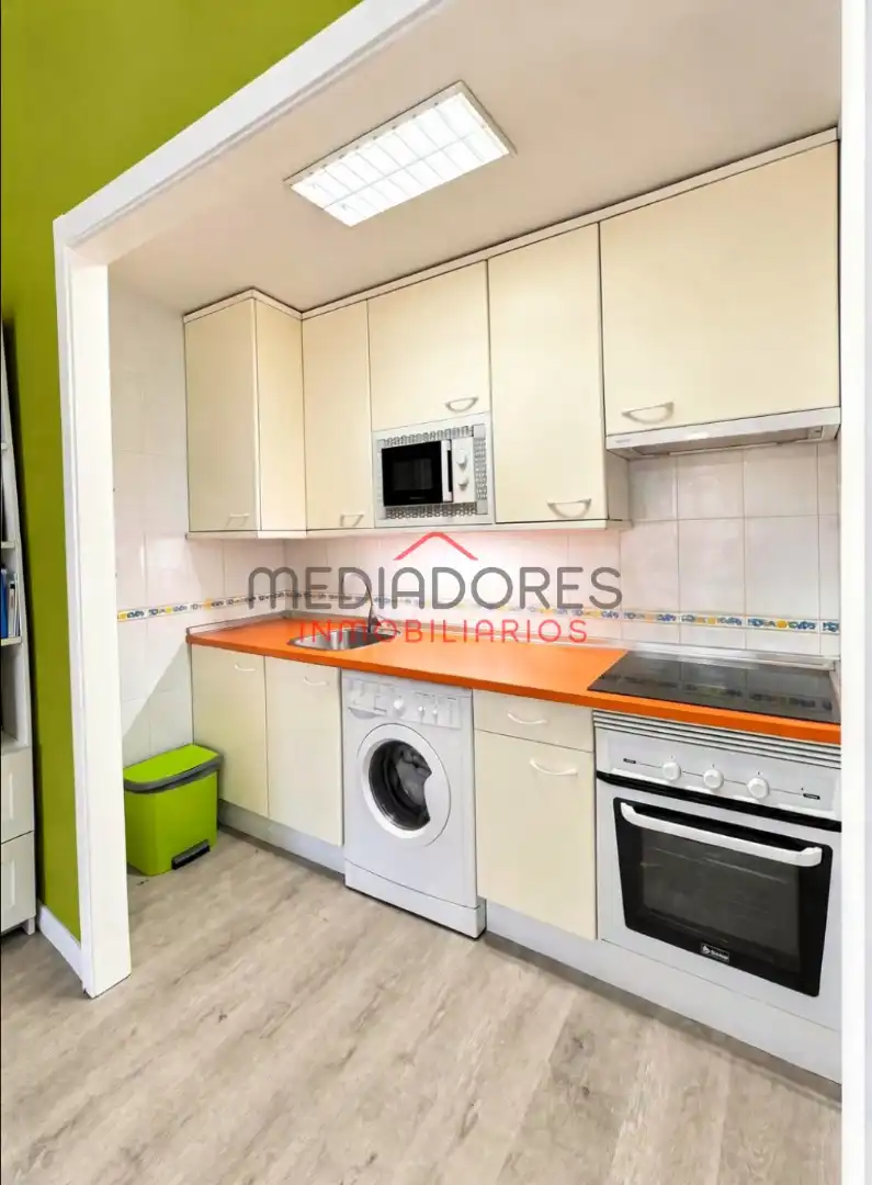 Flat with pool for sale in Calle de Julián Camarillo, imagen 5
