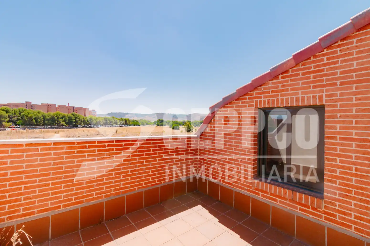 Terraza de Casa adosada en venta en Alcalá de Henares con Calefacción, Terraza y Piscina comunitaria