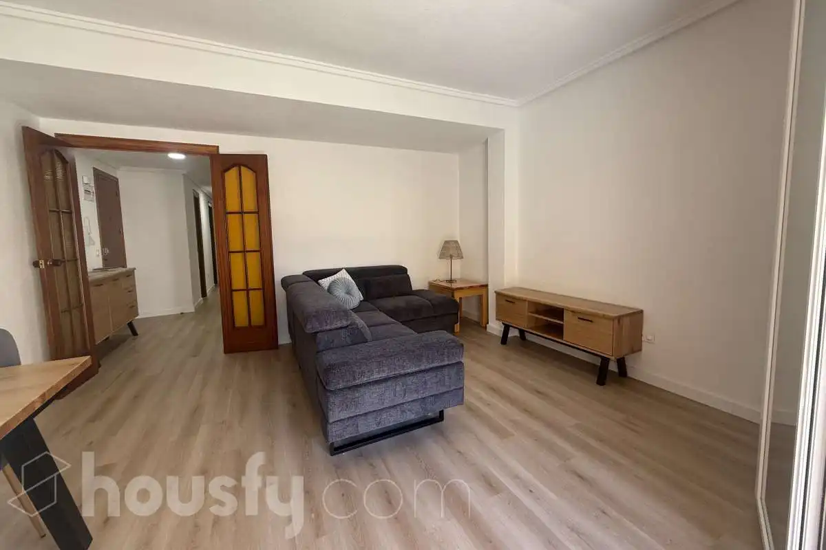 Wohnzimmer von Wohnung zur Miete in Torrevieja mit Parkett, Terrasse und Möbliert