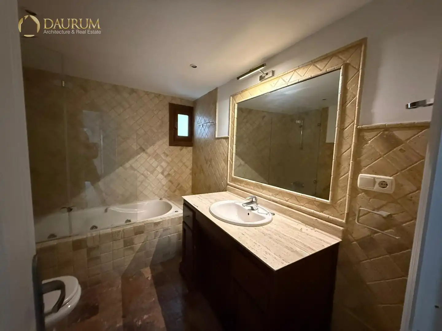 Baño de Casa adosada en venta en Marbella con Aire acondicionado, Calefacción y Terraza