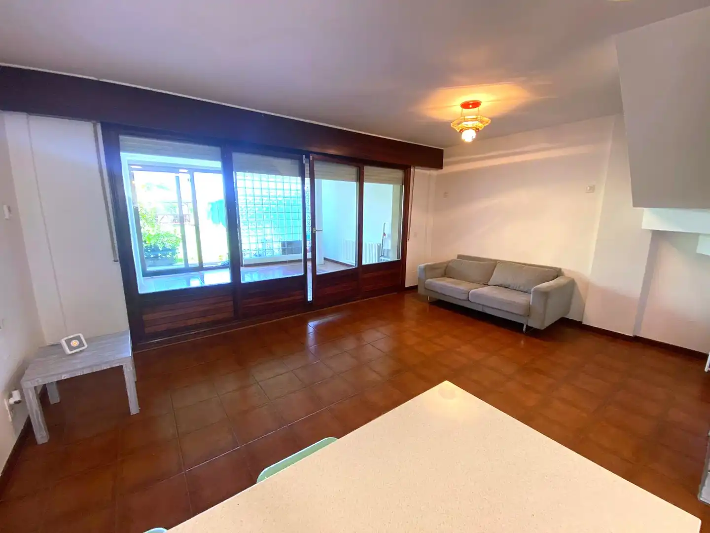 Wohnzimmer von Einfamilien-Reihenhaus zum Verkauf in Castro-Urdiales mit Heizung, Privatgarten und Parkett