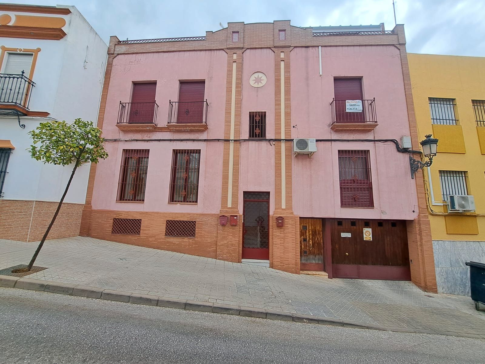 Vista exterior de Oficina en venda en Mairena del Alcor