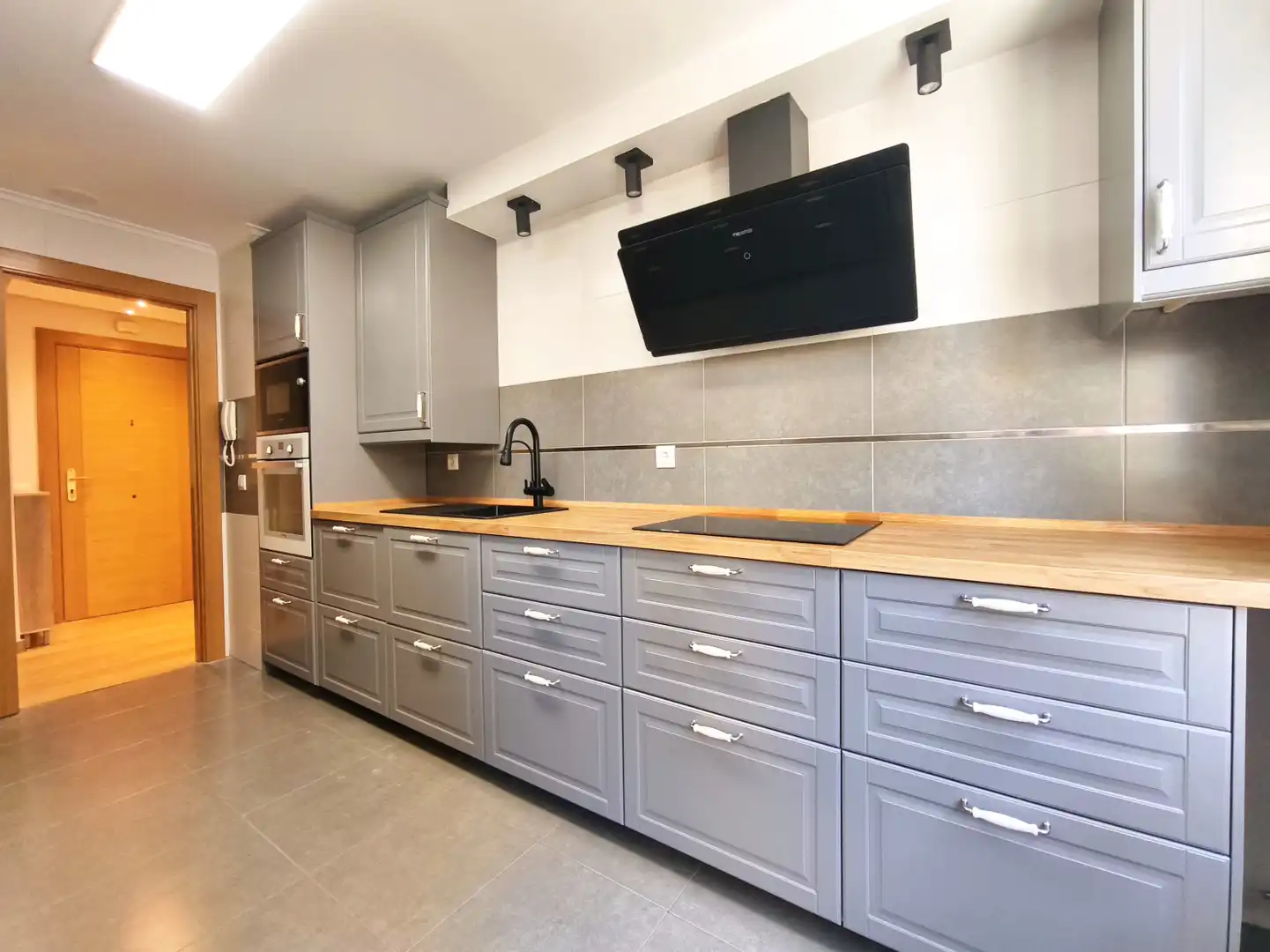 Kitchen of Flat for sale in Entrena  with Air Conditioner, Heating and Parquet flooring