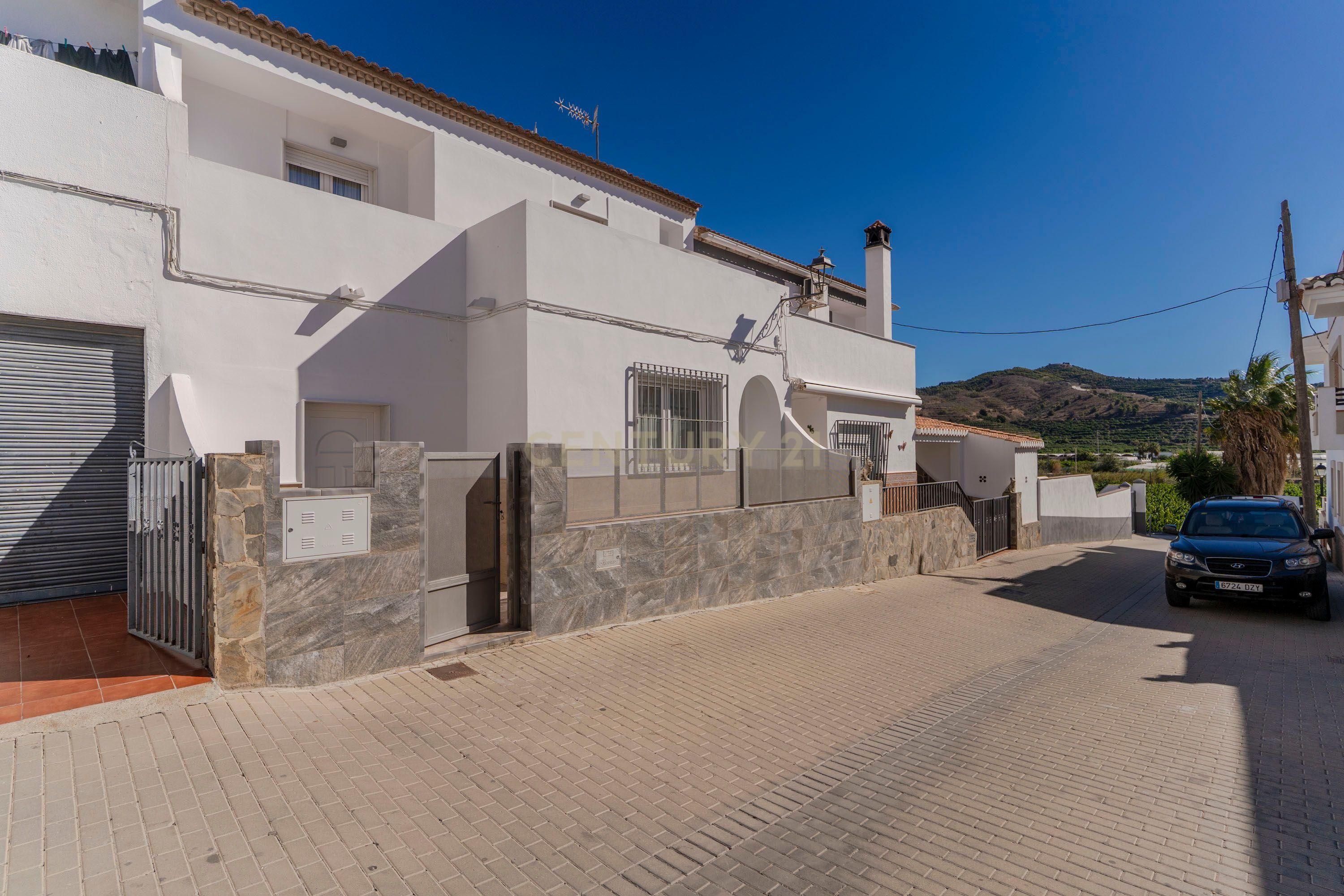 Exterior view of Single-family semi-detached for sale in Salobreña  with Storage room