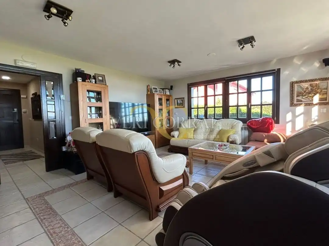 Sala de estar de Casa o chalet en venta en Llanes con Calefacción, Jardín privado y Terraza