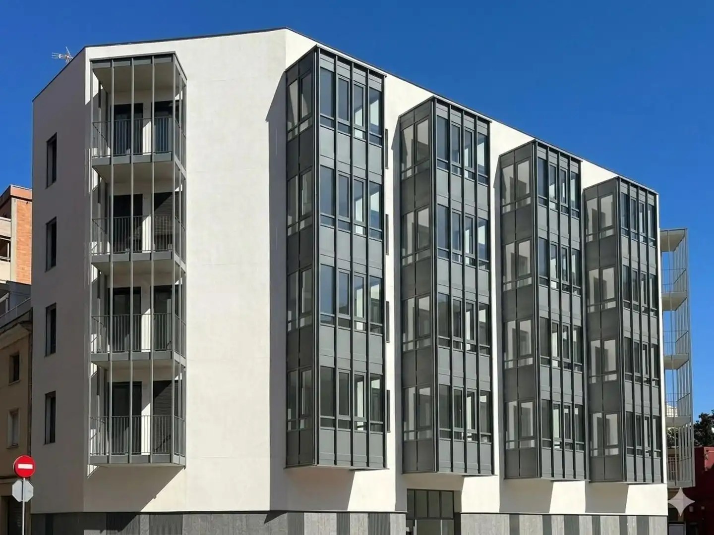 Vista exterior de Piso en venta en L'Hospitalet de Llobregat con Terraza