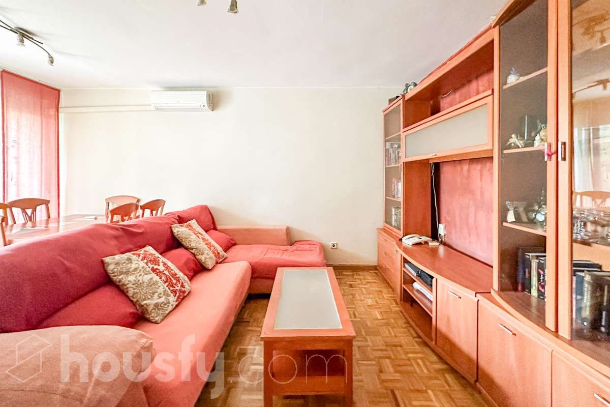 Living room of Flat for sale in  Madrid Capital  with Air Conditioner, Heating and Private garden