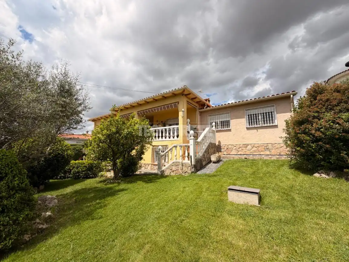 Vista exterior de Casa o chalet en venta en San Román de los Montes con Aire acondicionado, Calefacción y Terraza