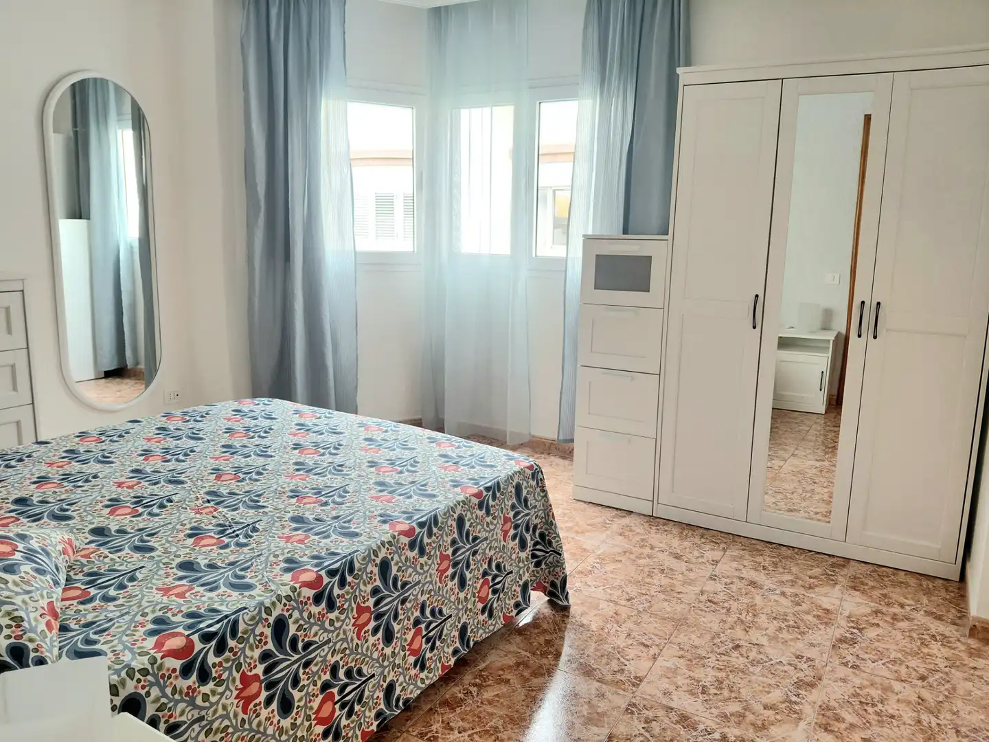 Schlafzimmer von Wohnungen zur Miete in Arucas mit Möbliert, Waschmaschine und Mikrowelle