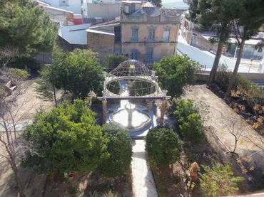Casa con piscina en venta en Avenida Perez Galdos 10