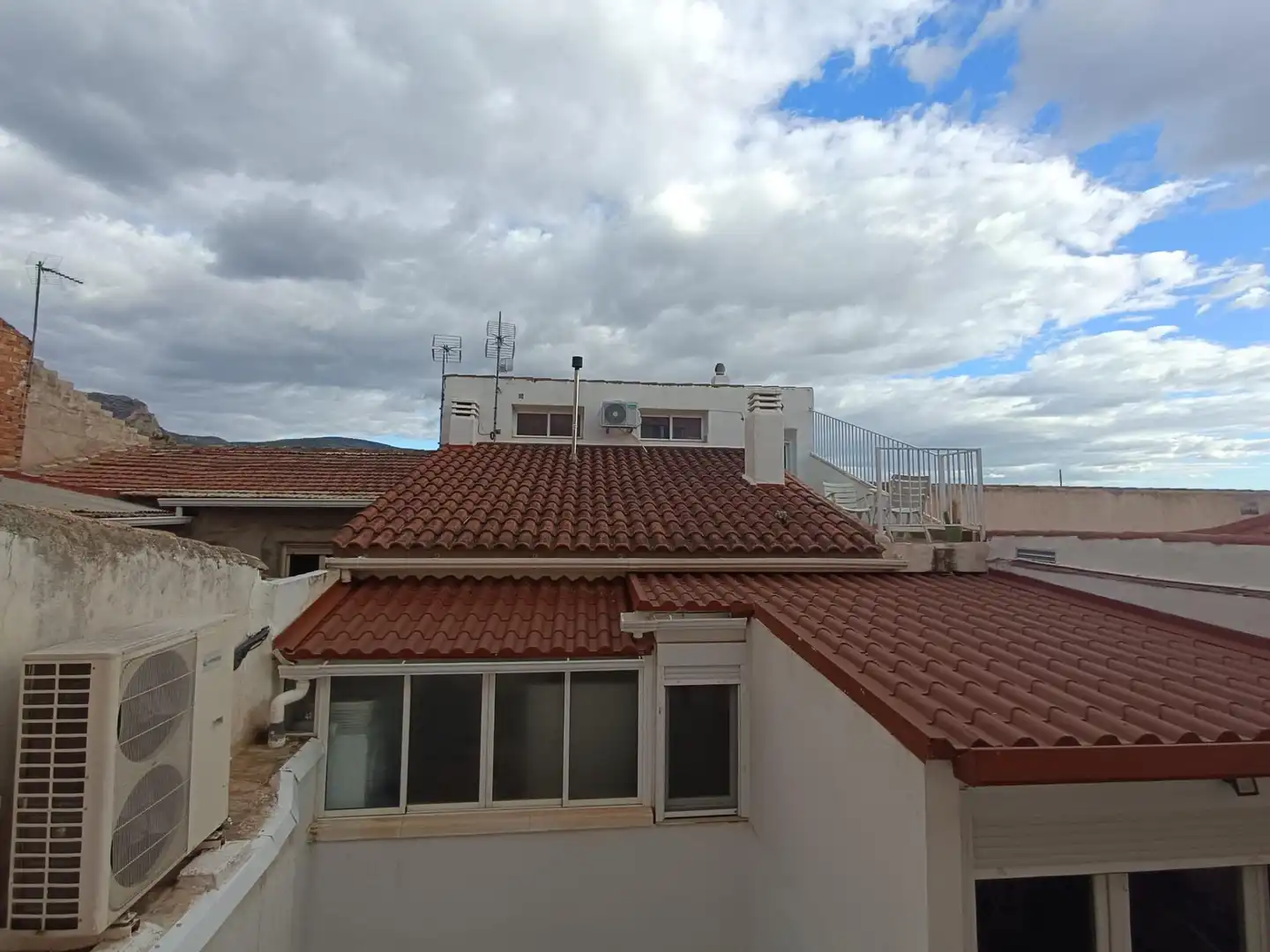 Vista exterior de Casa o xalet en venda en Petrer amb Aire condicionat, Terrassa i Traster