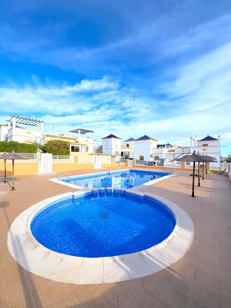 Casa con piscina en venta en Los Balcones - Los Altos, imagen 25