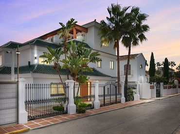 Villa avec balcon à vendre à Milla de Oro