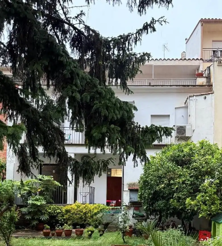 Vista exterior de Local en venta en Girona