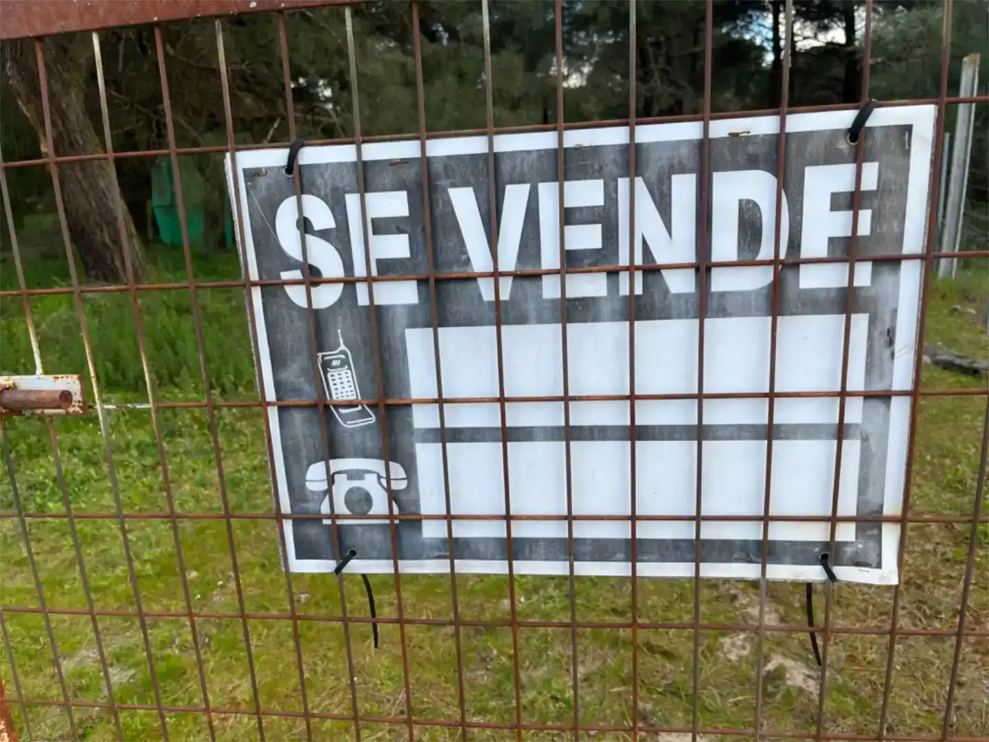 Parking de Finca rústica en venta en Alcazarén, Valladolid
