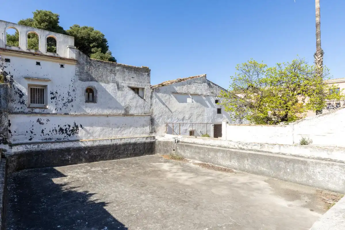 Houses for sale in Carrer ľ Alqueria de les Torres, Park Nord - Casona