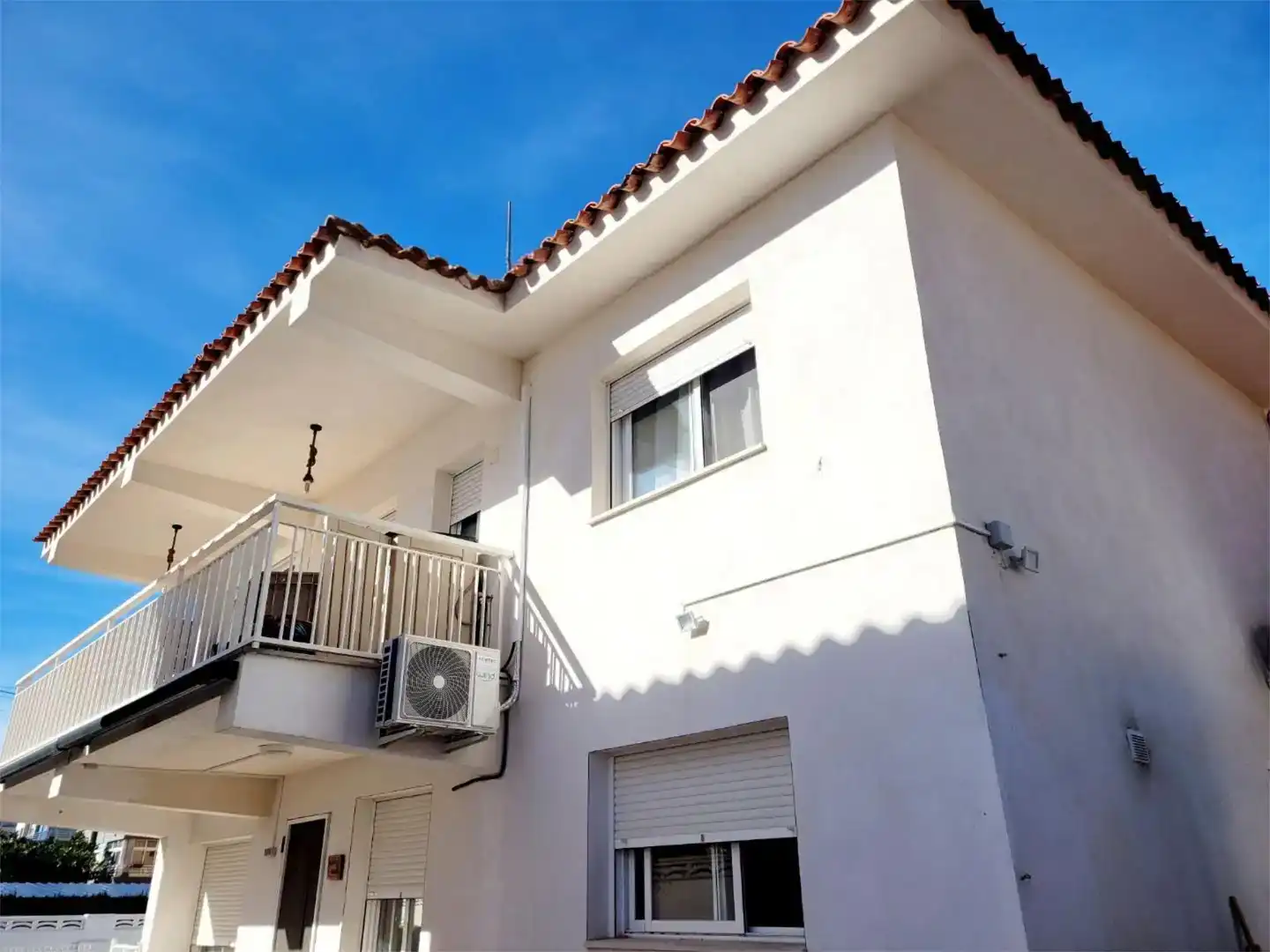 Außenansicht von Haus oder Chalet zum Verkauf in Benicasim / Benicàssim mit Klimaanlage, Schwimmbad und Balkon