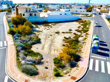 Terreno residencial en venta en Calle Cerceta