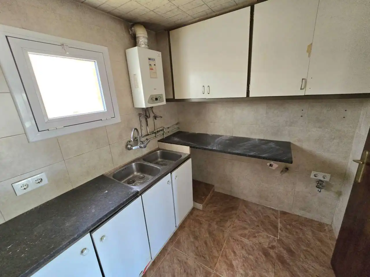 Cocina de Piso en venta en Salt con Aire acondicionado